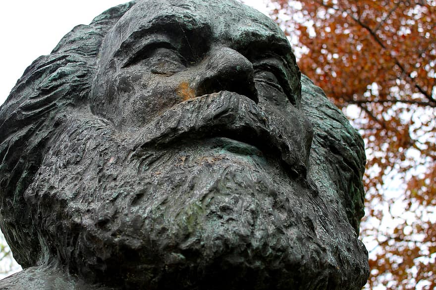 diferencia entre socialismo y comunismo